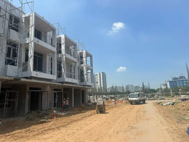 Thi công các dãy nhà phố Senturia An Phú