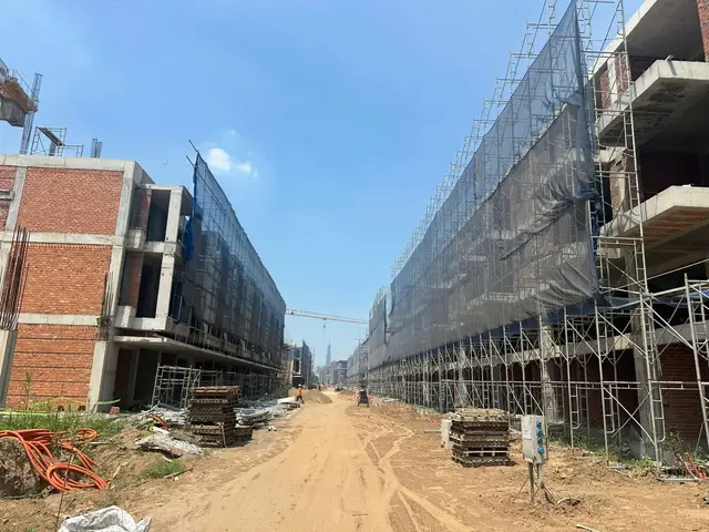 Thi công phần thân nhà phố Senturia An Phú